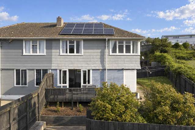 Freehold, Three Bedrooms & Easy Living!