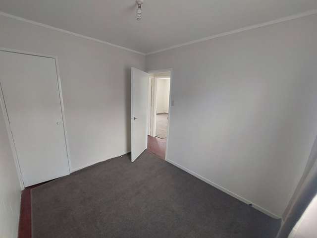 2/90 Kenderdine Road 10695_4