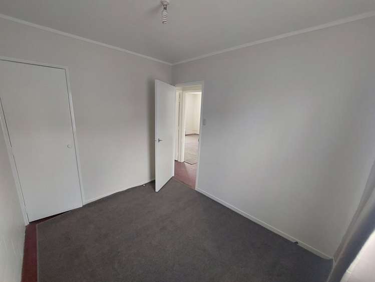2/90 Kenderdine Road 10695_4