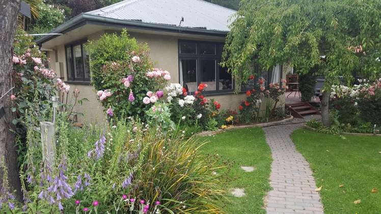 2 Main Road Luggate_5