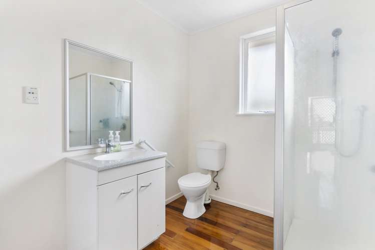 2/11 Preston Avenue Mount Albert_10