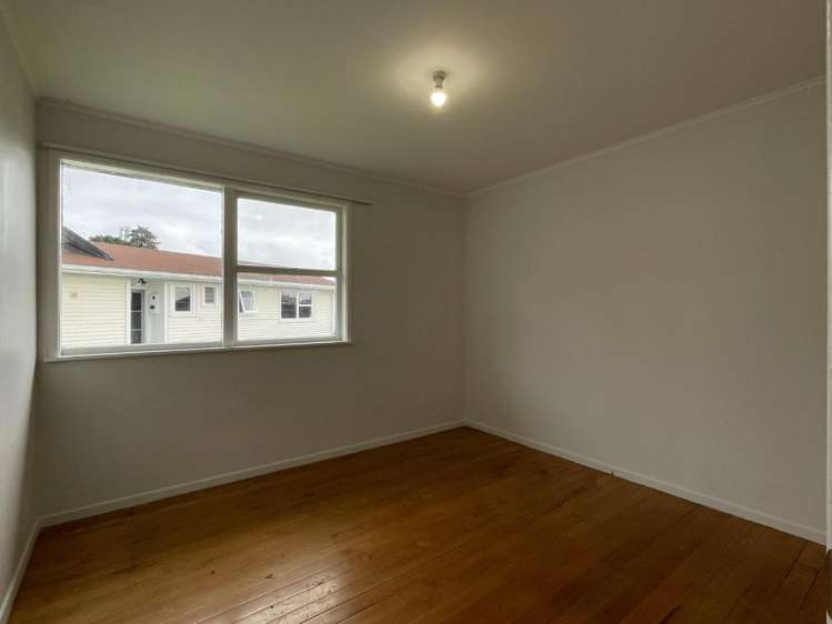72 Clayton Avenue 10693_7