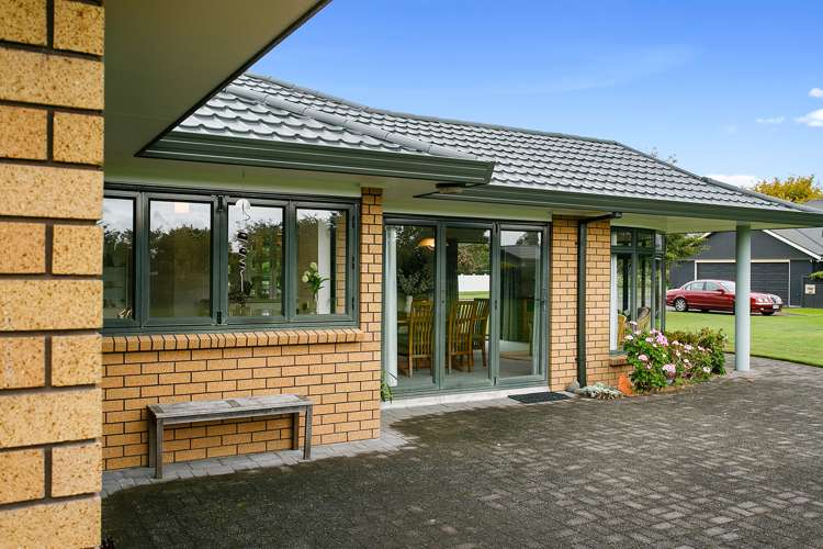 20 Cowley Drive Leamington_25