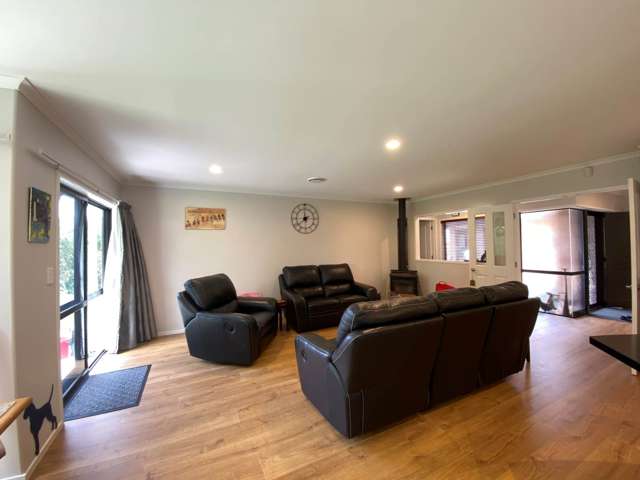 8 Regis Lane Flat Bush_2