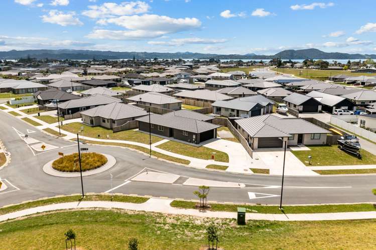 12 Saint Michael Crescent One Tree Point_30