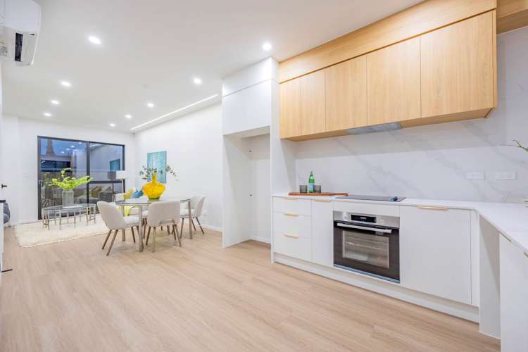 16/7 Broadview Place Howick_1