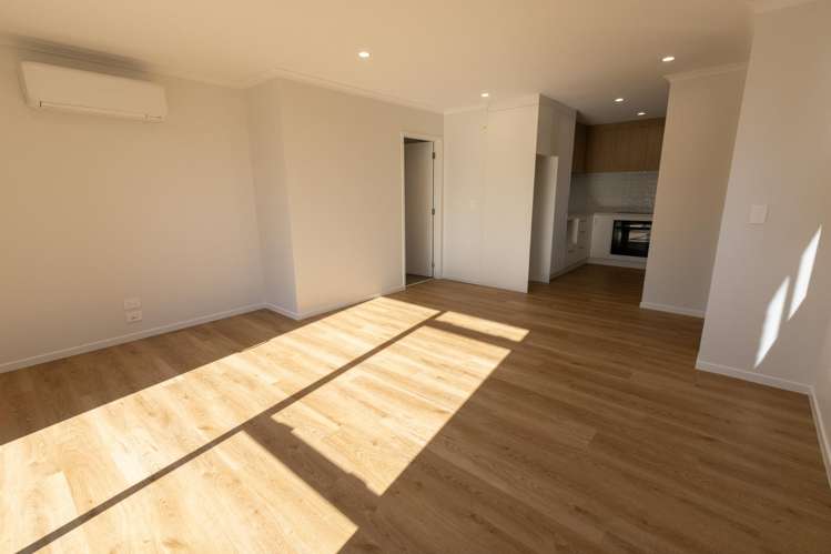 2/8 London Lane 11373_4
