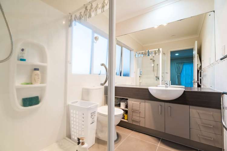 10 Woolaston Place Flat Bush_18