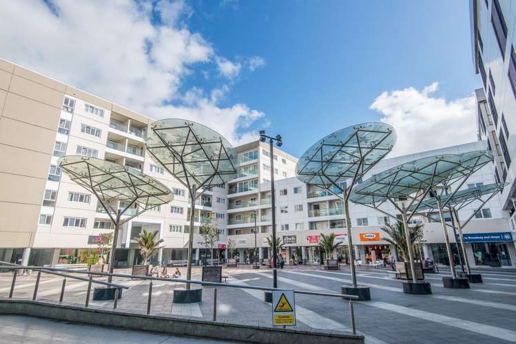 B408/176 Broadway Newmarket_10