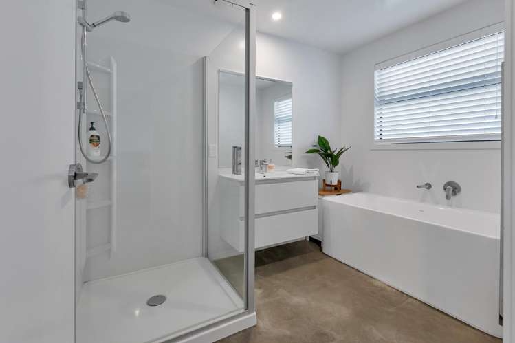 11 Olney Court One Tree Point_12