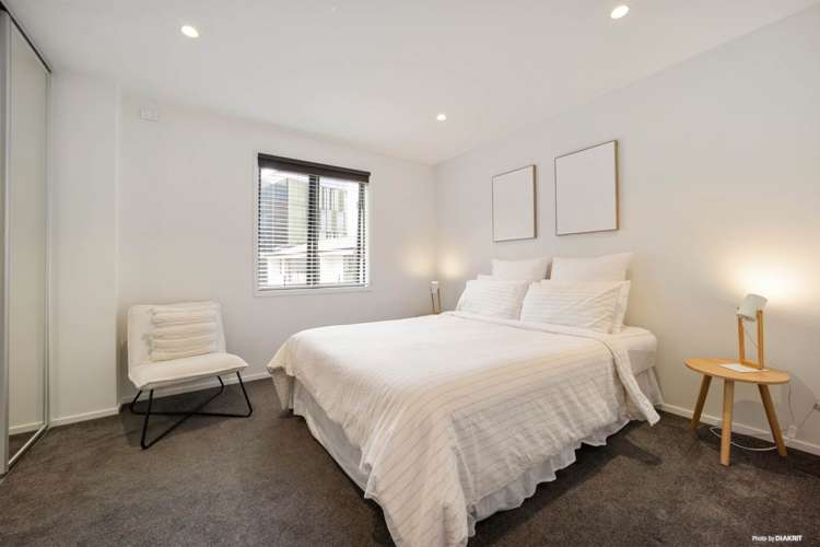 11/8 Dock Street City Centre_7