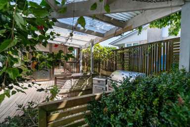 35 Woodford Avenue_2