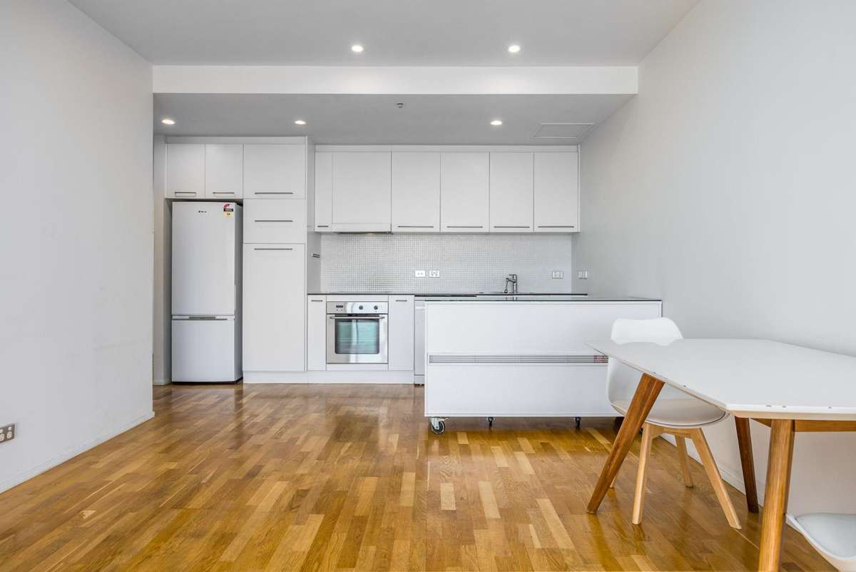 906/18 Beach Road_4