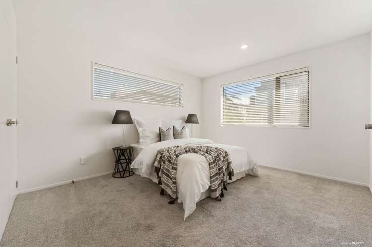 2/11A Parr Terrace Castor Bay_19