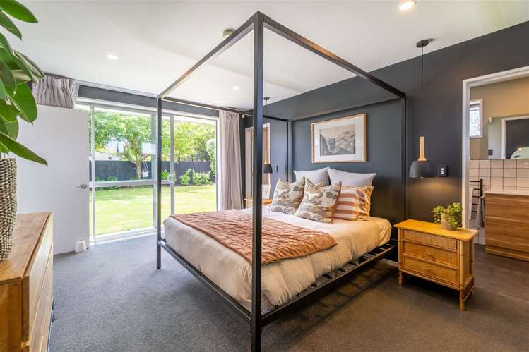 14 Riverwood Boulevard Redwood_14