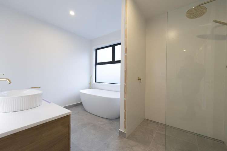 8 Maire Street Woburn_10