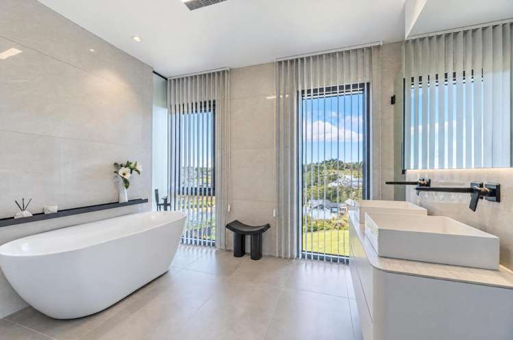 16 Ridgelea Road Long Bay_17