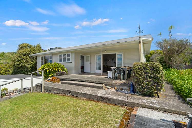 5 Guthrie Crescent Castlepoint_1