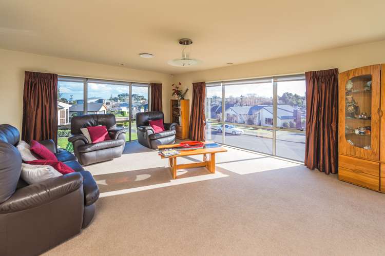 16 Lithgow Drive Otamatea_3