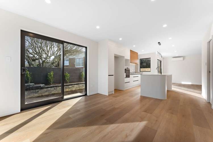 336A Royal Road Massey_1