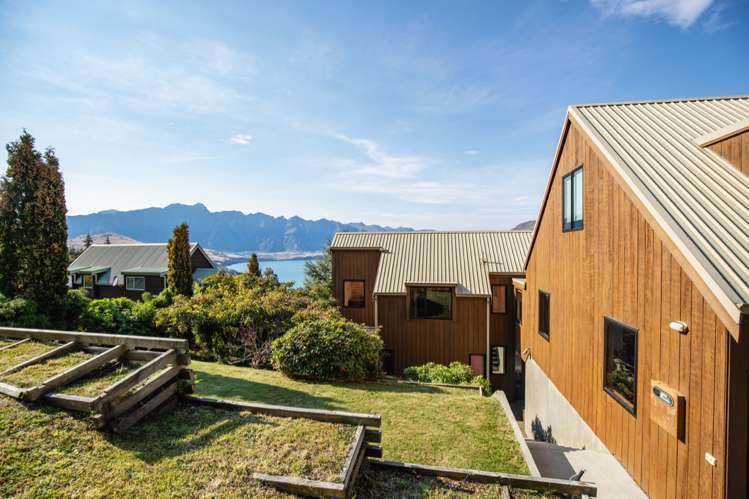 128 Wynyard Crescent Fernhill/Sunshine Bay_6