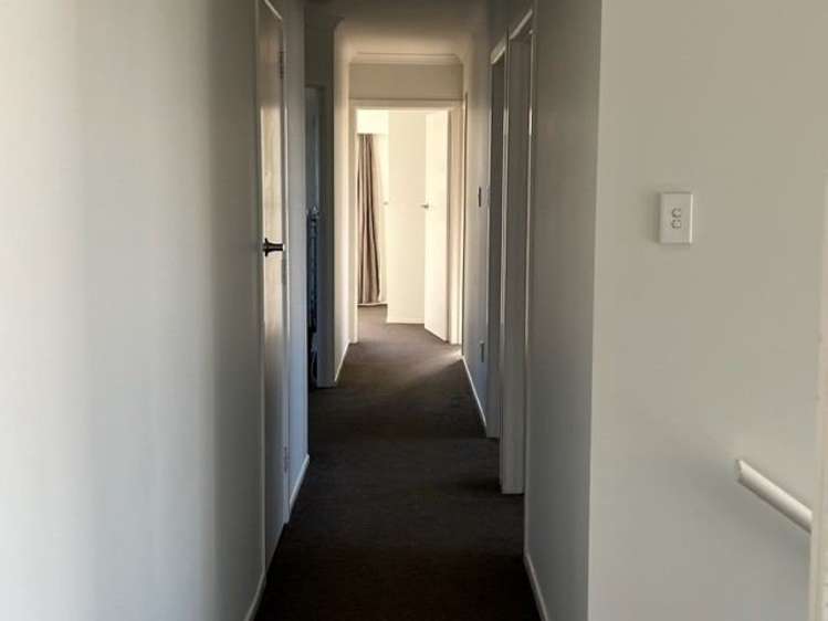 22 Tiroroa Avenue Te Atatu South_6