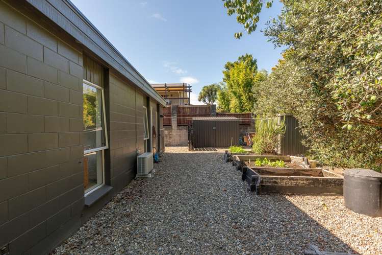24 Splitt Avenue Glenview_17