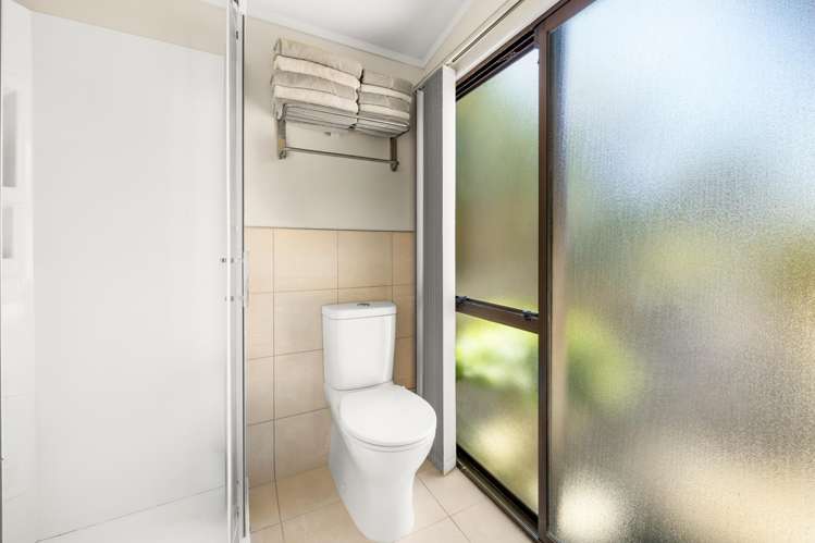 12 St Simon Place Botany Downs_23