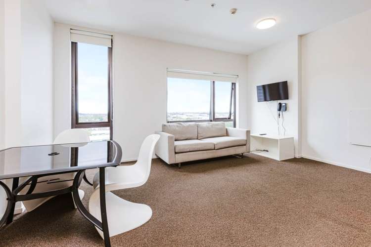 1111/17 Putney Way Manukau_6
