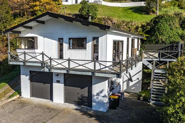 Elevated Harbour Views, Spacious & Potential