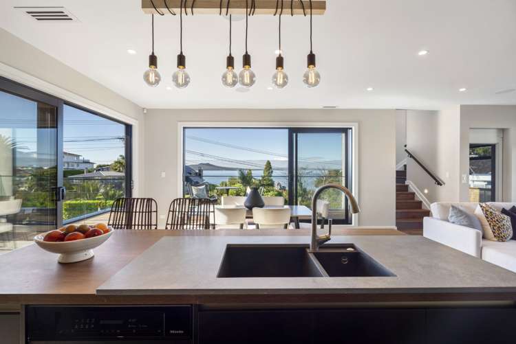 20 Beach Road Castor Bay_11