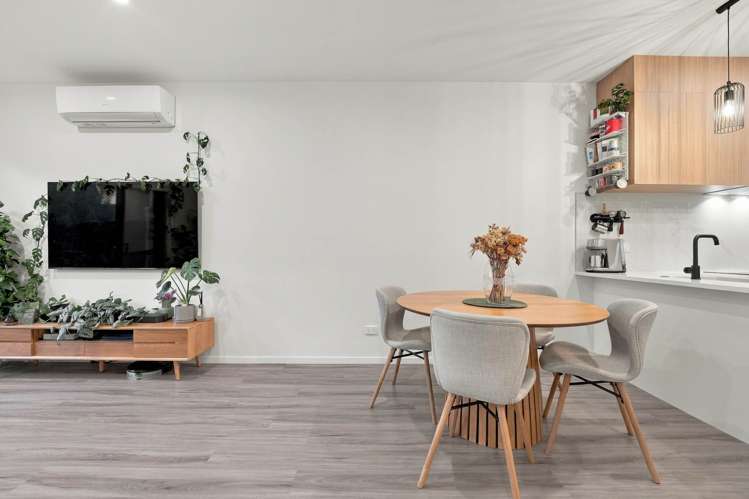 18 Kiato Lane Flat Bush_10