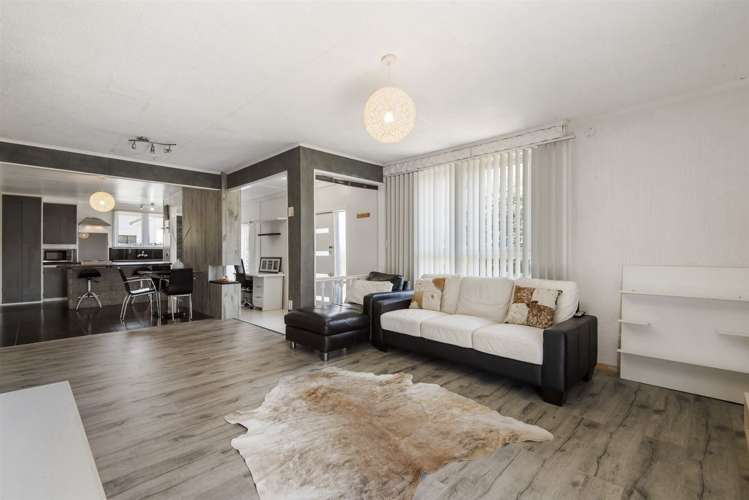 17 Taurus Crescent Beach Haven_5