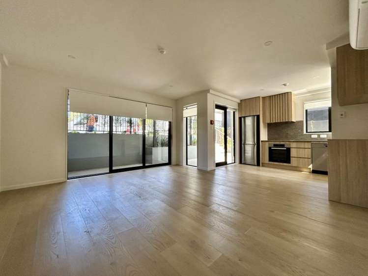 10/64 (64c) Coronation Road 1712_4