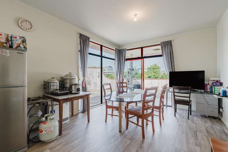 169 River Road Hamilton East_9