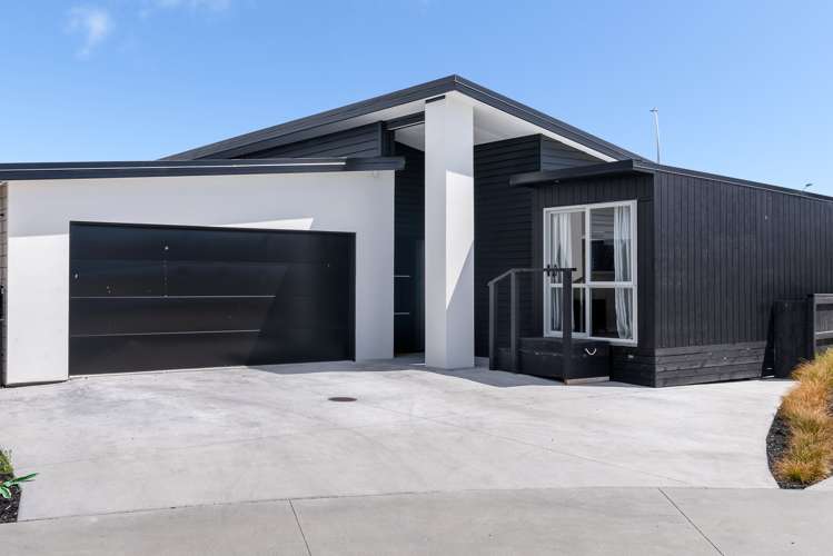3 Royal Crescent Papamoa_1