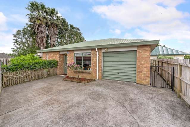 Immaculate 3 Bed Spacious Brick Home