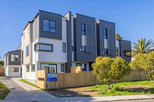 Luxurious Three-Storey Corner Residence