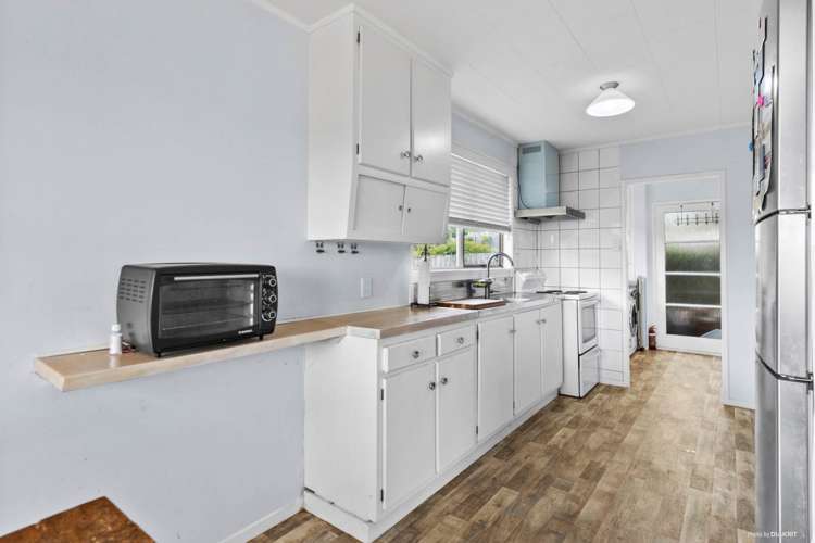 2 Surman Place Glen Eden_17