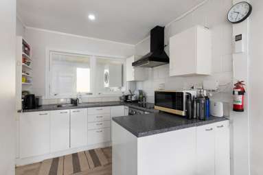 1/67a Woolfield Road_2
