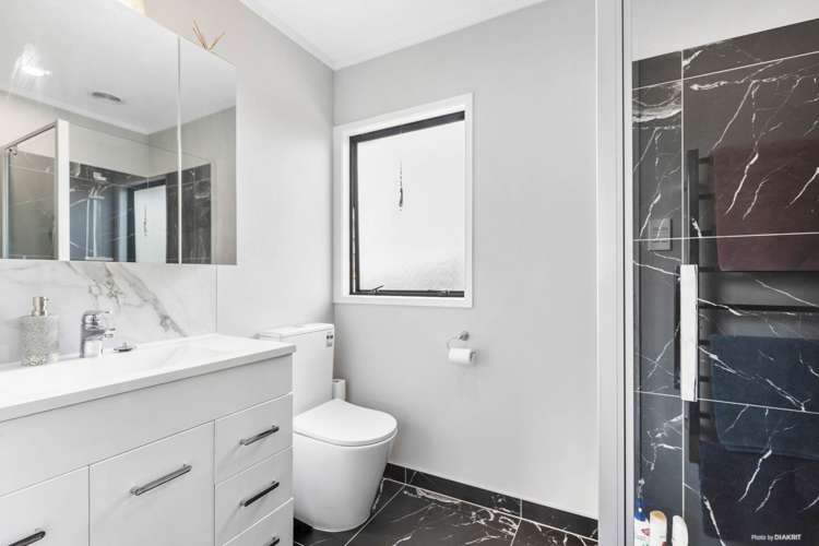 1/77 Santiago Crescent Unsworth Heights_8