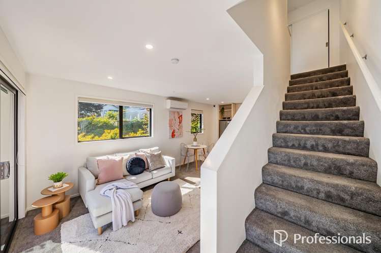 2/97 Whites Line East Waiwhetu_10