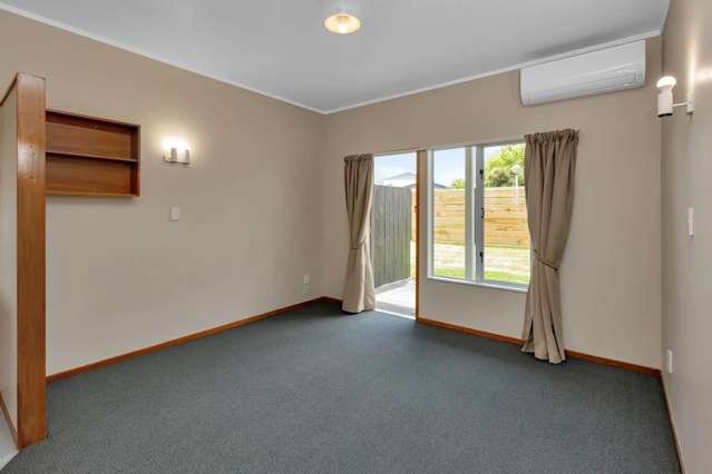 Great Location! Walking distance to Onerahi Shops