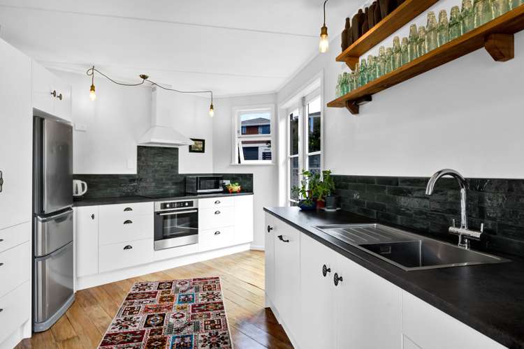 325 Tukapa Street Hurdon_5