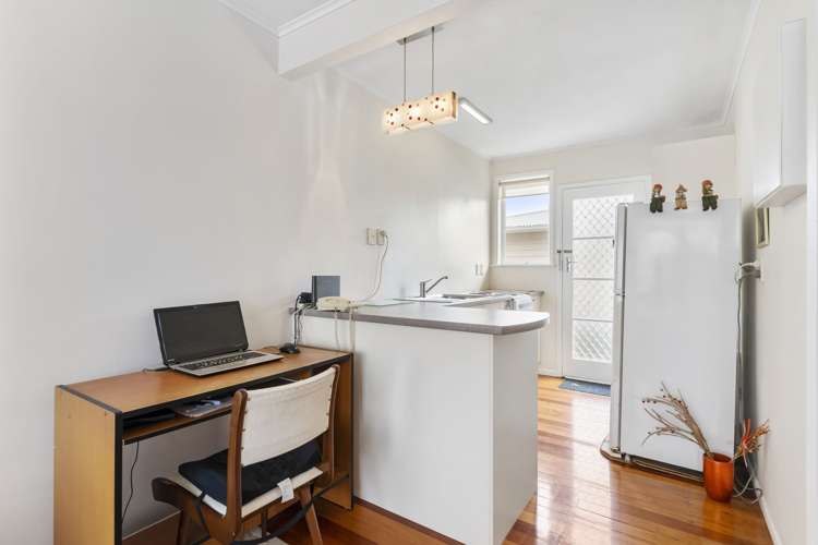 2/11 Preston Avenue Mount Albert_7