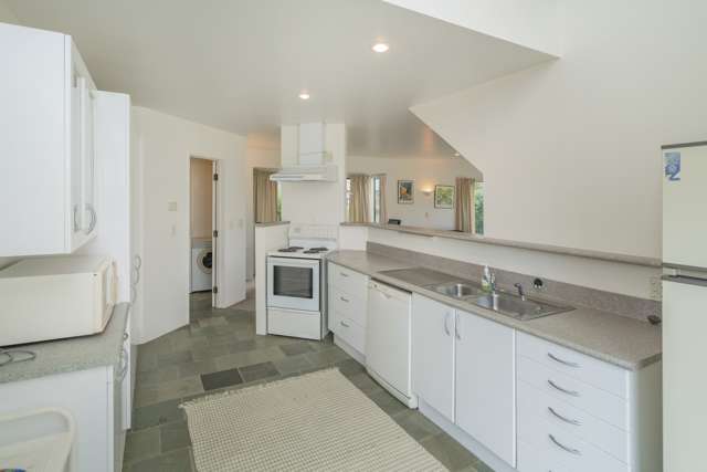 10 Ajax Head Pauanui_4