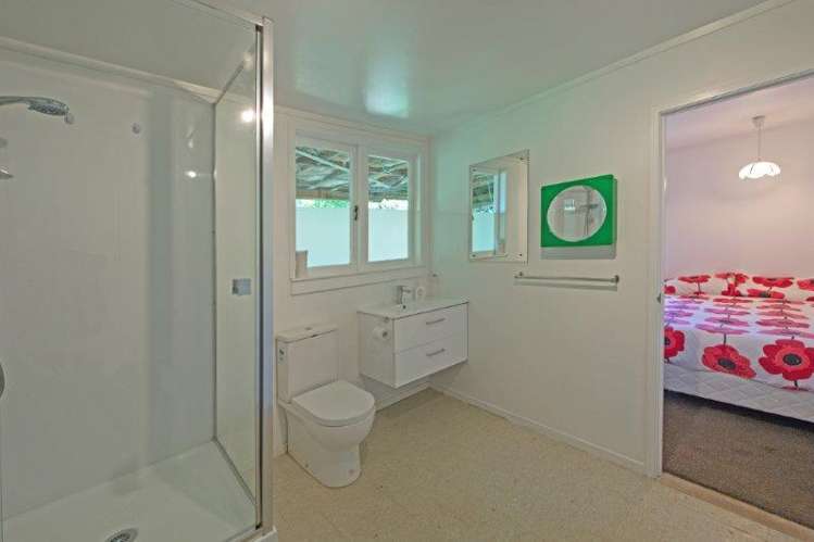 32 Victoria Road Onetangi_18