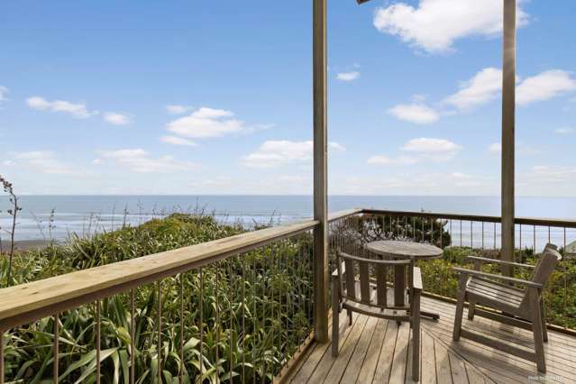 Clifftop Villa: Unrivalled Views & Income