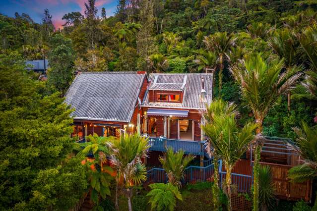 Elevated Titirangi Living