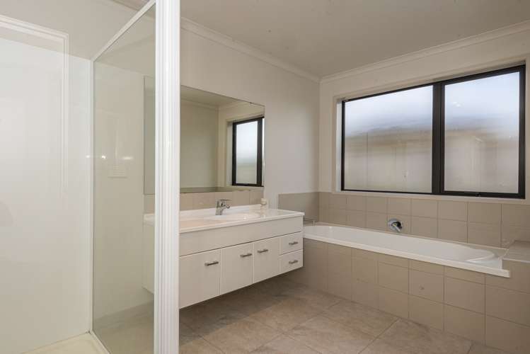 7 Sando Way One Tree Point_18